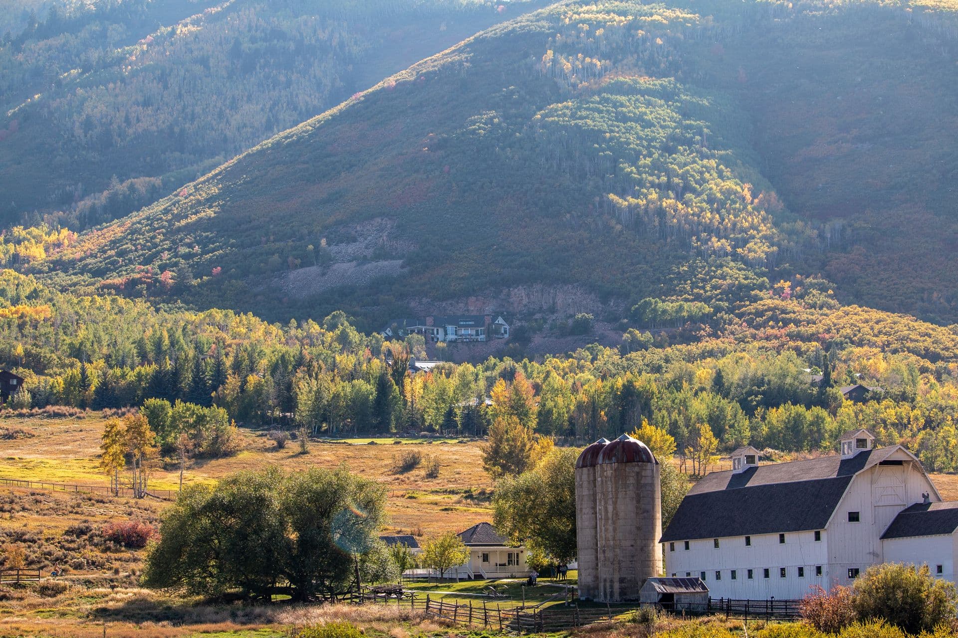 The McPolin barn in Park City, Utah with mountain scenery behind it.